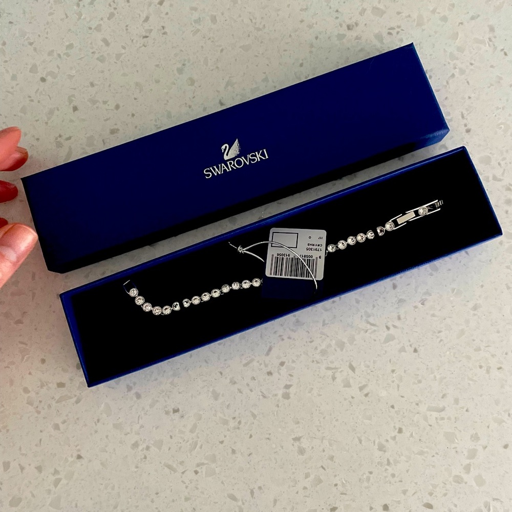Swarovski crystal tennis bracelet with extender